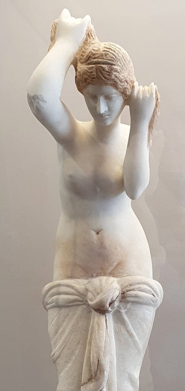 A statue of Venus wringing out her hair.