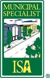 A green rectangular logo that reads, "MUNICIPAL SPECIALIST ISA" with an illustration of a street with buildings and trees.